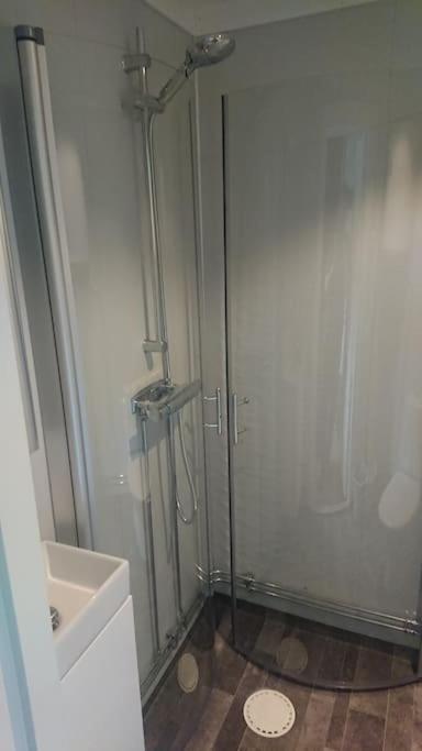 Nyrenoverad Charmig Gaeststuga Med Sovloft I Jaerpen Jarpen 外观 照片