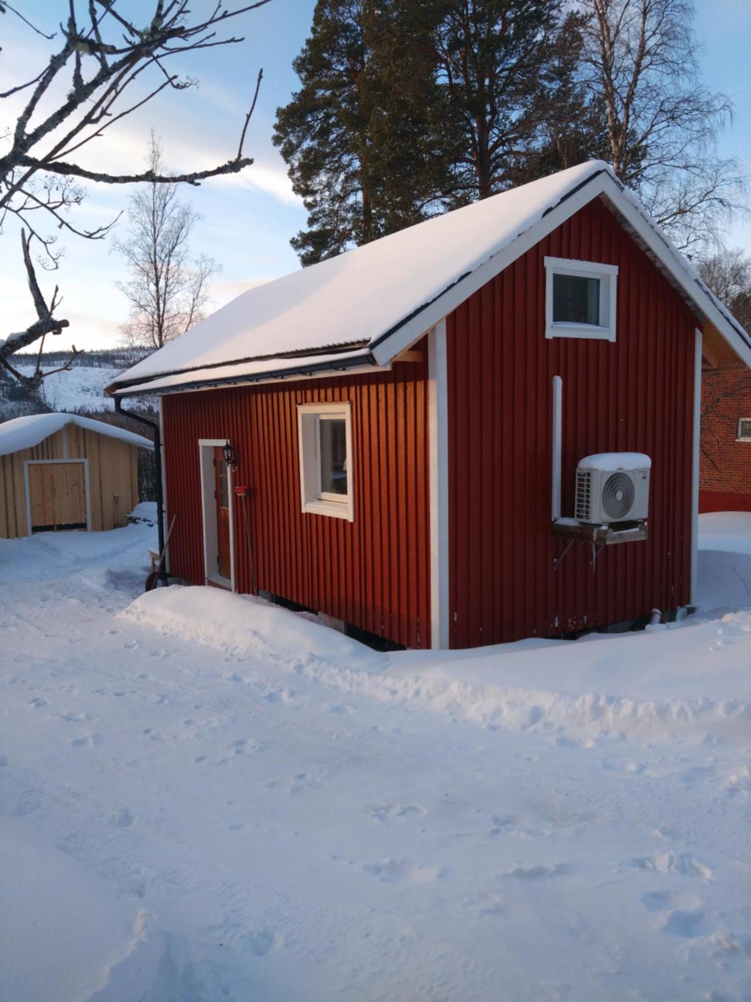 Nyrenoverad Charmig Gaeststuga Med Sovloft I Jaerpen Jarpen 外观 照片